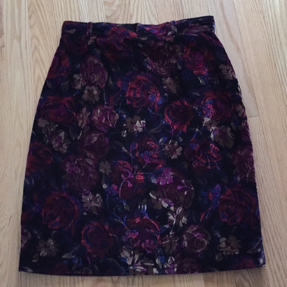 🌸 CLOSET CLOSING-Rare -Vintage VELVETY print skirt - - Picture 7 of 7